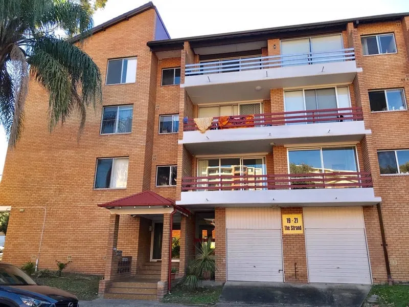 LARGE RENOVATED 3 BEDROOM UNIT