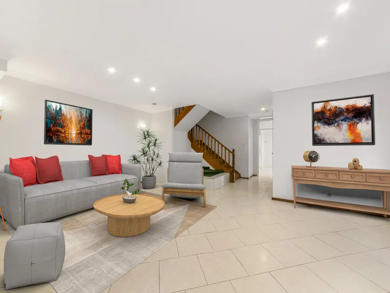 Air Conditioned, Modern, Three Bedroom Duplex with Gas Cooking!!