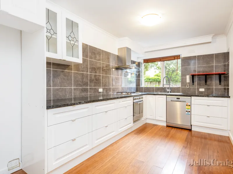 Spacious Two Bedroom Apartment in Glen Iris