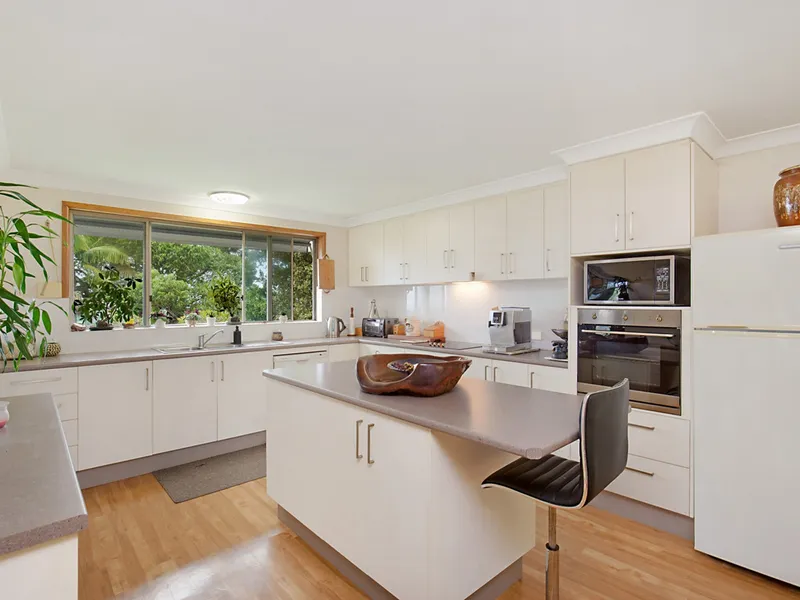 Uninterrupted views with home ooozing potential plus!