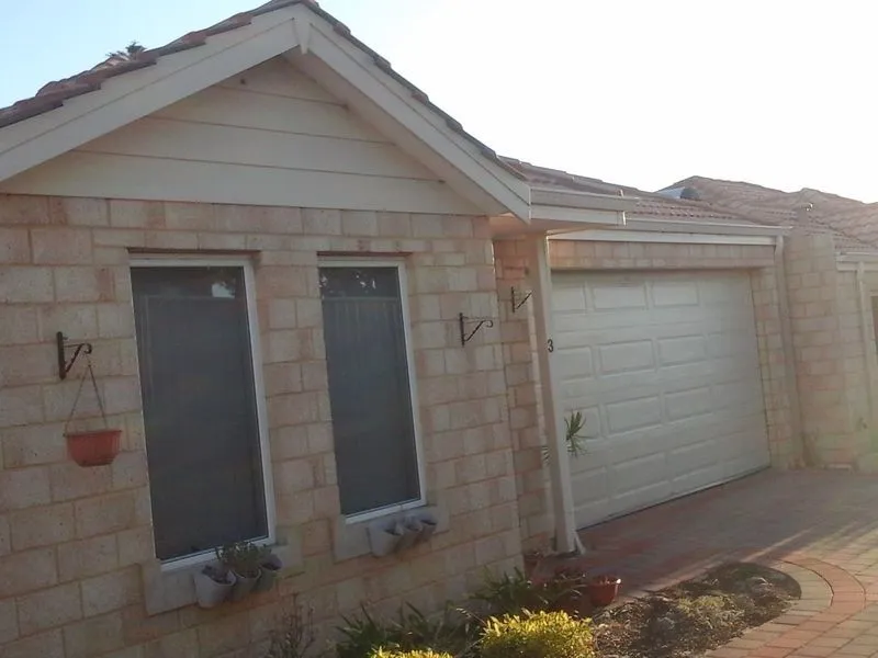 close to shops 2 minute to beach