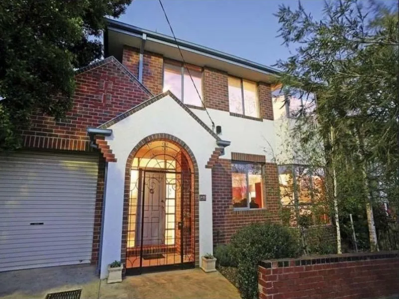 FAMILY TOWNHOUSE IN VALKSTONE PRIMARY AND McKINNON SECONDARY SCHOOL ZONES