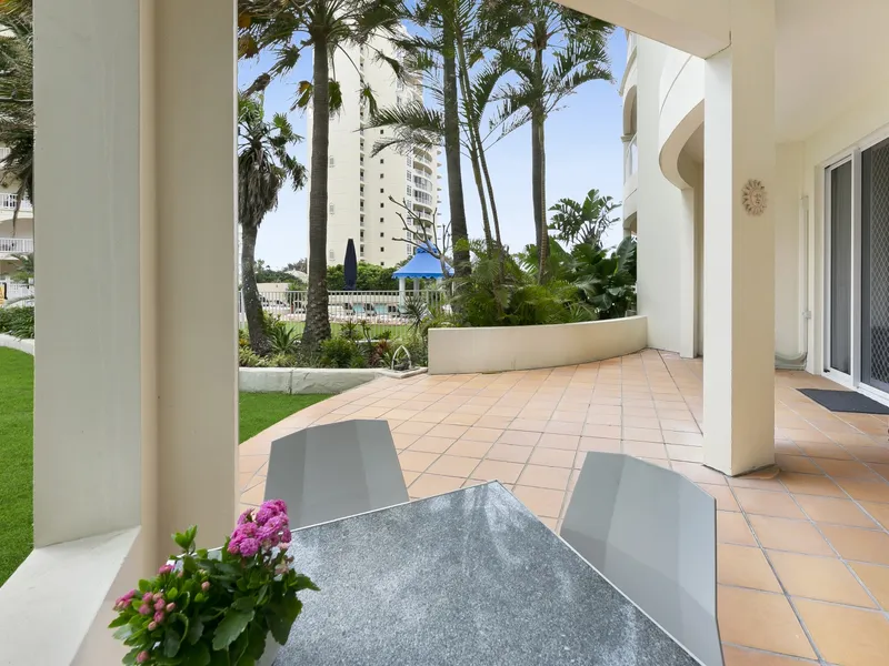 Fully Furnished, Recently Renovated 2 Bedroom 2 Bathroom Apartment