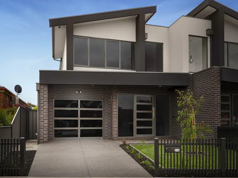 An Architectural Masterpiece of Luxury and Versatility