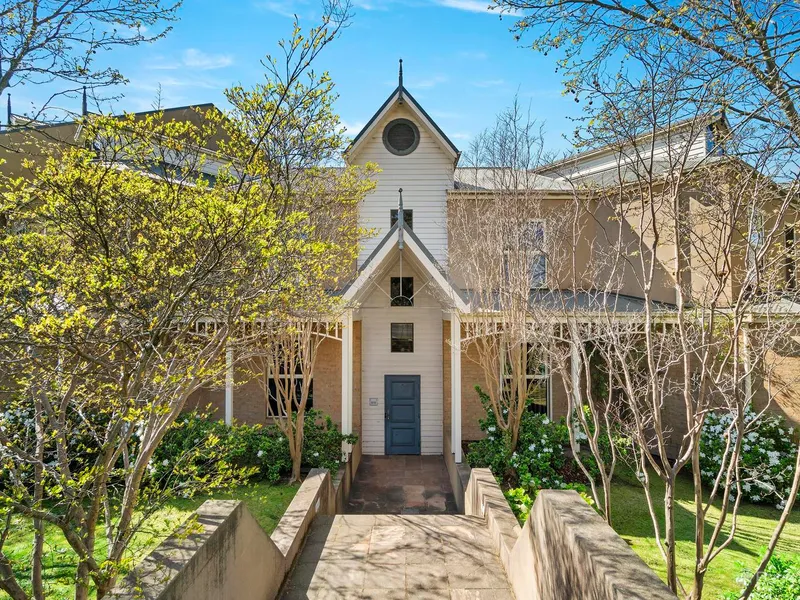 Sensational Unit with Splendid Leafy Outlooks