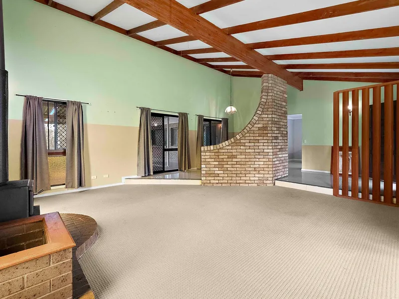 4 Acres, Cold Room, Huge house....