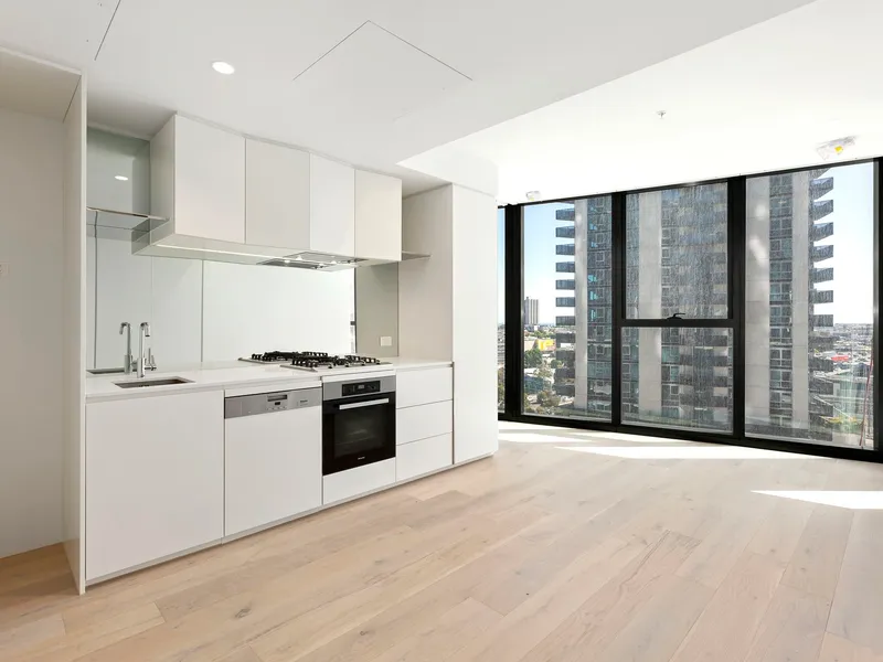 Cozy 2 Bedroom 1 Bathroom Apartment in Southbank: Ideal for Comfortable Urban Living with a Bay View