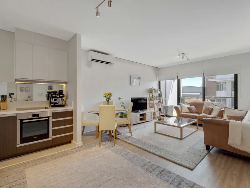 Airy Beachside Apartment