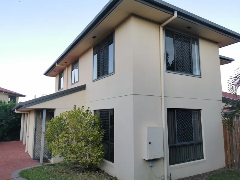 Private Townhouse - In quiet Cul De Sac -only 2 properties to the complex