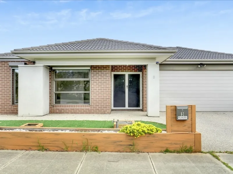 GRAND LIVING SPACES WITH AN AIR OF ELEGANCE !!