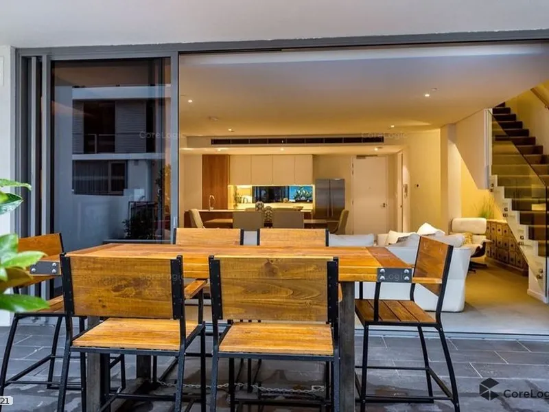 Magnificent Townhouse-Style Apartment | 3 Bedrooms, 2 Bathrooms, 2 Car Bays!