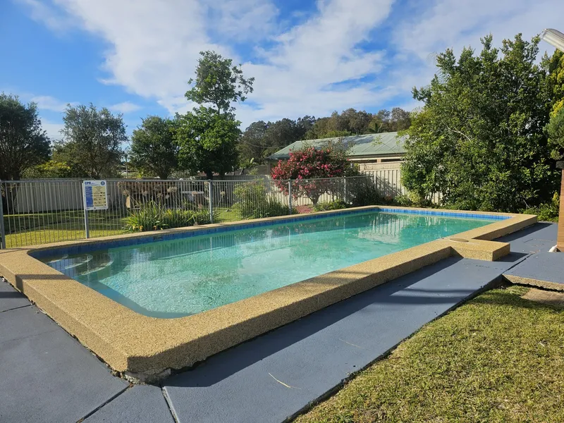 CLOSE TO TOWN & BEACH