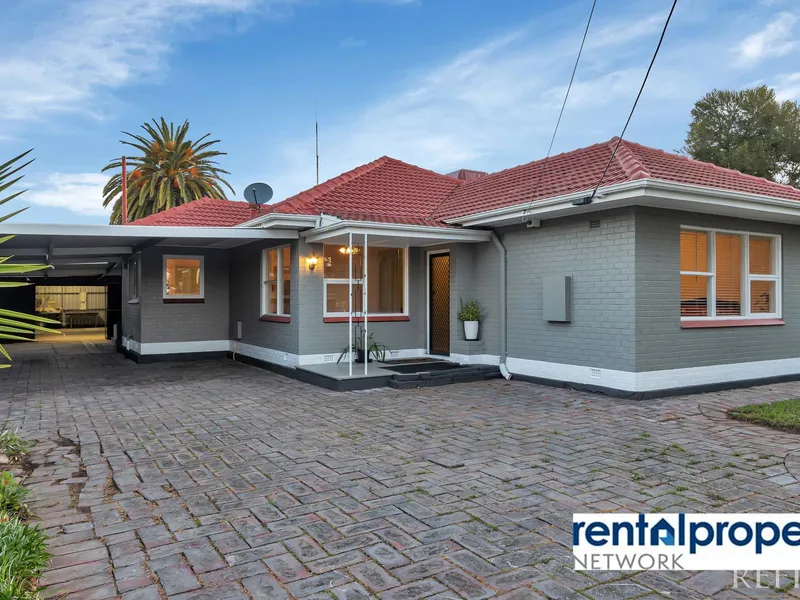 Four Bedrooms, Two Bathroms, Two Living Areas, Huge Garage, Close To Stunning Beaches And More! First Open Is On Tuesday 24th October At 5.00 - 5.15PM