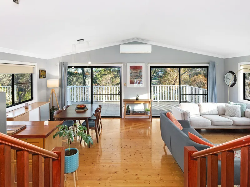 Close by to Leura village and Katoomba town centre