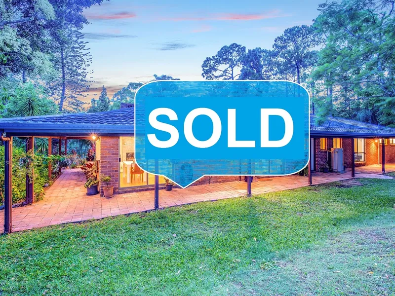 Acreage living at its best!