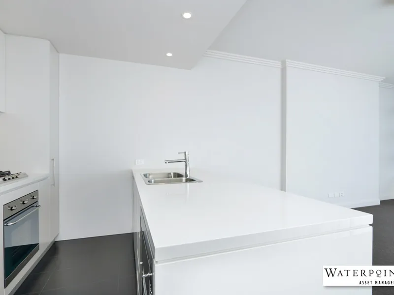 AVAILABLE NOW, SPACIOUS 1 BEDROOM APARTMENT OVERLOOKING THE CITY!