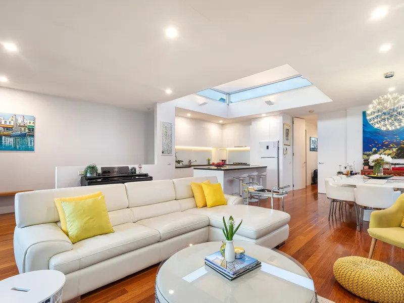 LIVING ON CBD EDGE IN EAST MELBOURNE HIDDEN LANEWAY