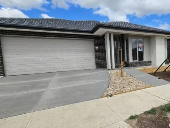 Four bedroom Metricon built home in Kalkallo's finest locations