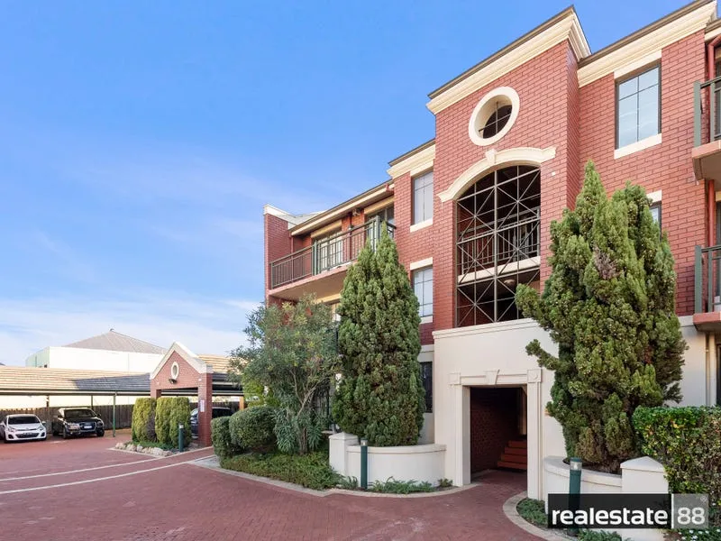 PRICED TO SELL! West Perth 3 bedroom + 2 bathroom + 2 courtyard sanctuary
