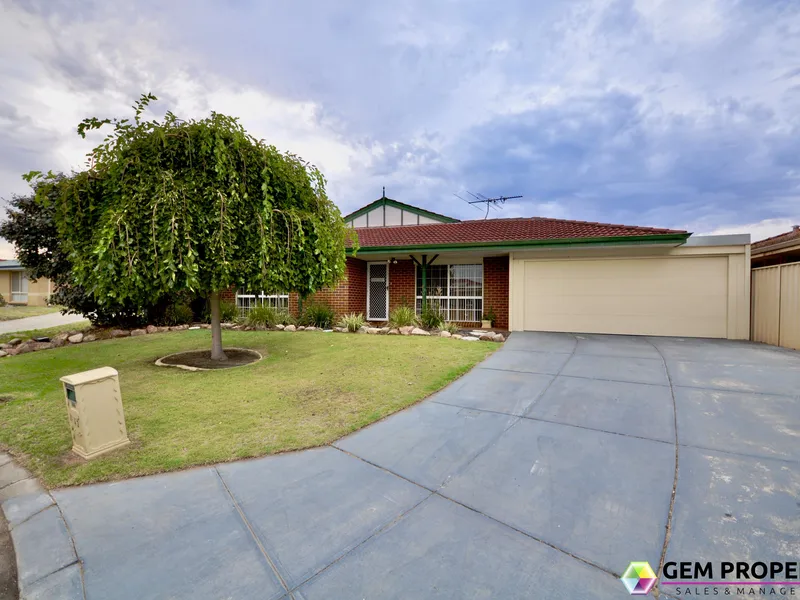 Large 4x2 Family Home + Pool!