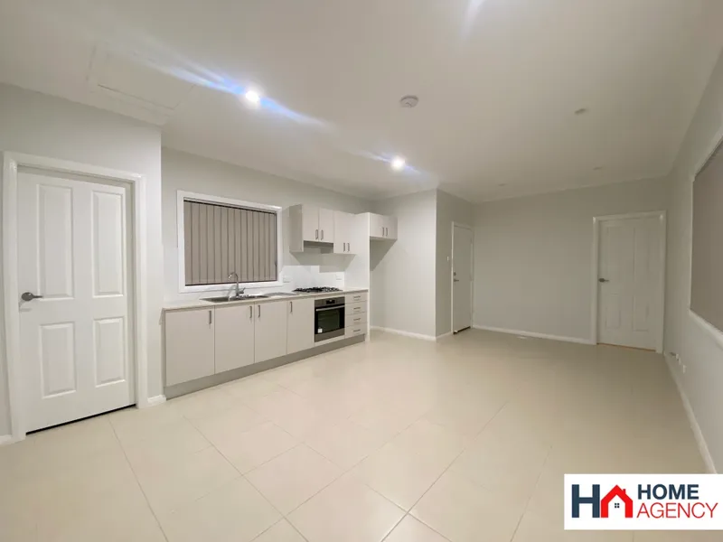 WELL PRESENTED MODERN GRANN FLAT