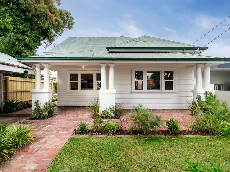 ENCHANTING CALIFORNIAN IN A PRIZED POSITION