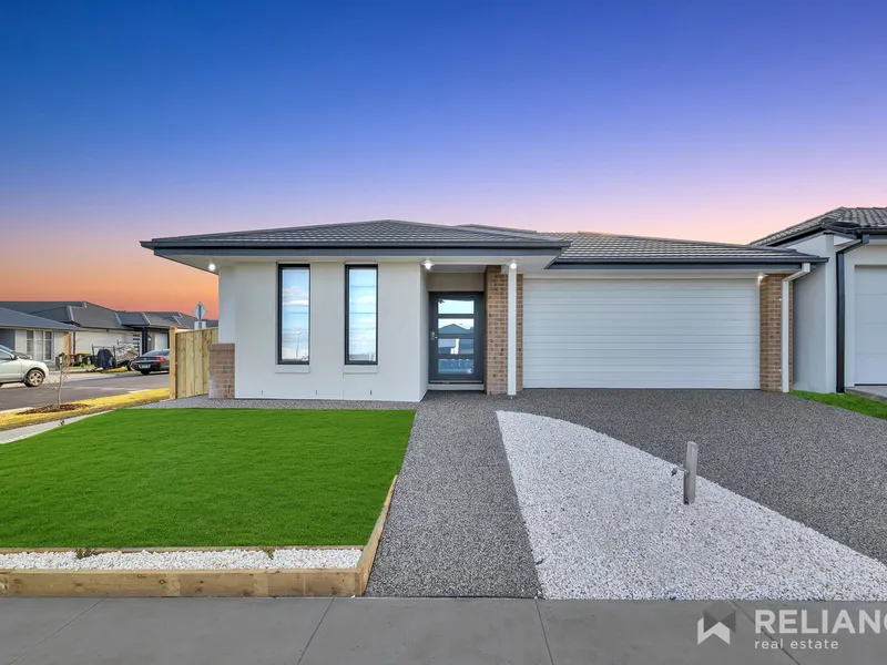 Nestled in the heart of the beautiful Maple Stone Estate, this home offers a rare opportunity to enjoy the perfect blend of luxury and tranquillity.