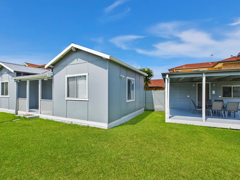 Fully Furnished Renovated Beach Cottage with Retreat