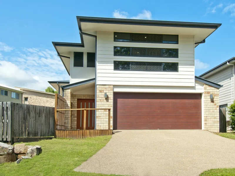 USABLE BIG BLOCK WITH A SPACIOUS HOME & TRANQUIL OUTLOOK!