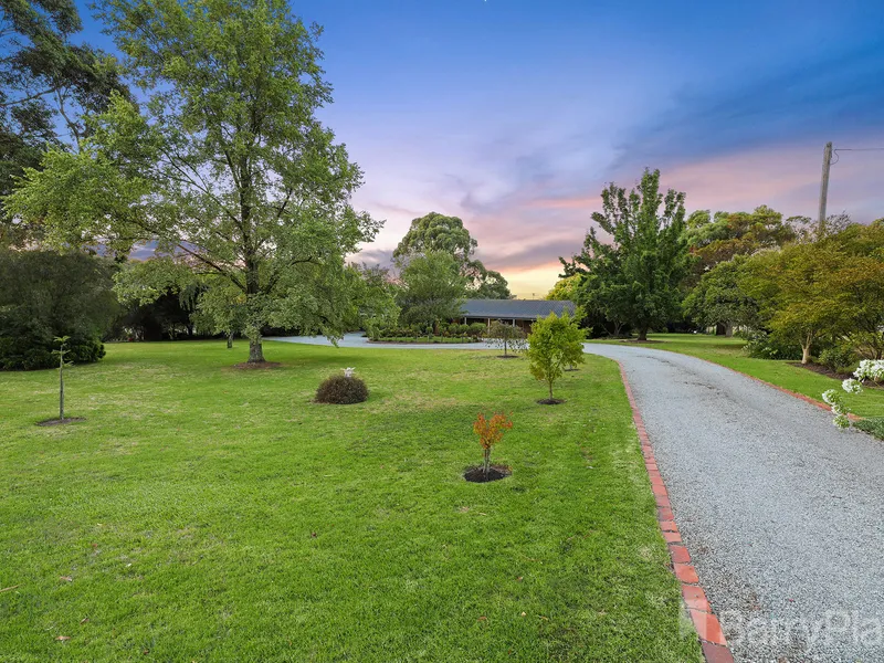 Immaculate Drouin lifestyle property.