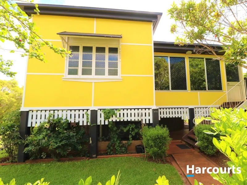 Beautiful Colonial Style Home in Prime Location