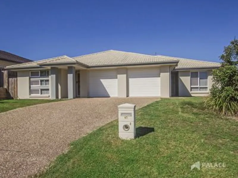 GREAT LOCATION & LOW MAINTENANCE!!