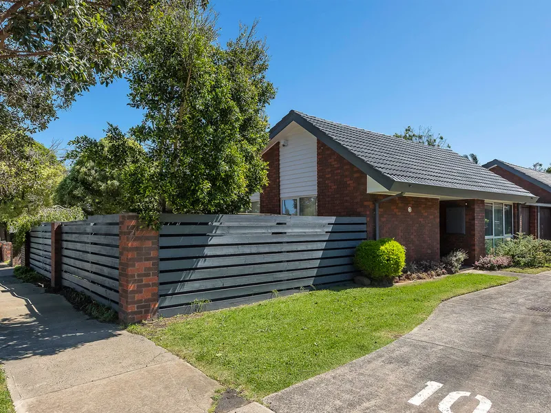 CHARMING 2 BEDROOM UNIT WITH LARGE OUTDOOR SPACE!