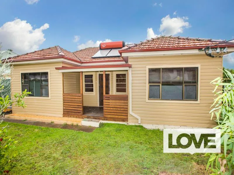 PRIVATE Inspection Only - Quality Home with New Furniture - Room $150 per week - Utilities Included