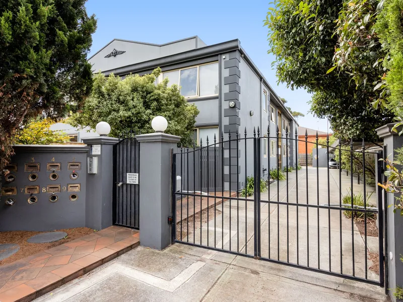 Light & Bright 3 Bedroom Apartment