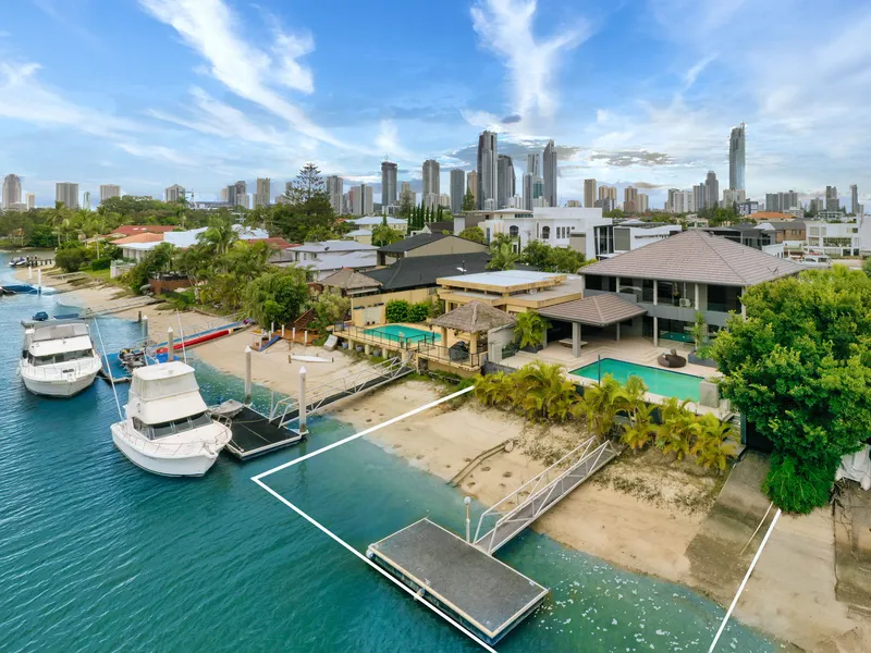 SIZE, OPULENCE AND LOCATION. WELCOME TO YOUR NEW ADDRESS