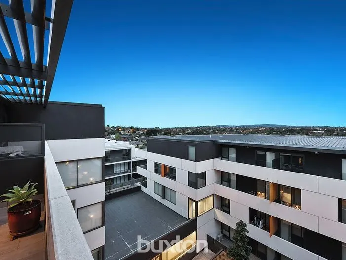 CONTEMPORARY APARTMENT WITH A VIEW !