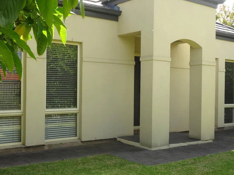 SECURE COURT YARD HOME