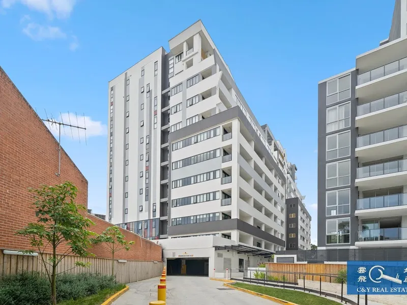 WELL DESIGNED TWO BEDROOM PLUS EXCELLENT LOCATION!!