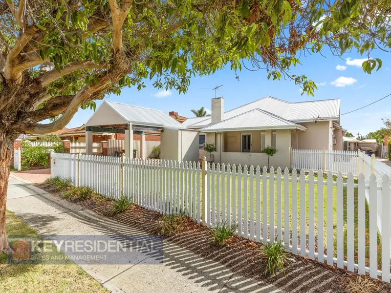 CHARACTER & CHARM 3 / 4 BEDROOM HOME WITH POLISHED BOARDS