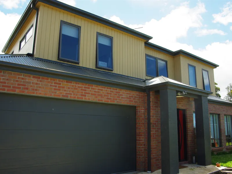 Near new three-bedroom, two-storey quality townhouse, two streets from beach