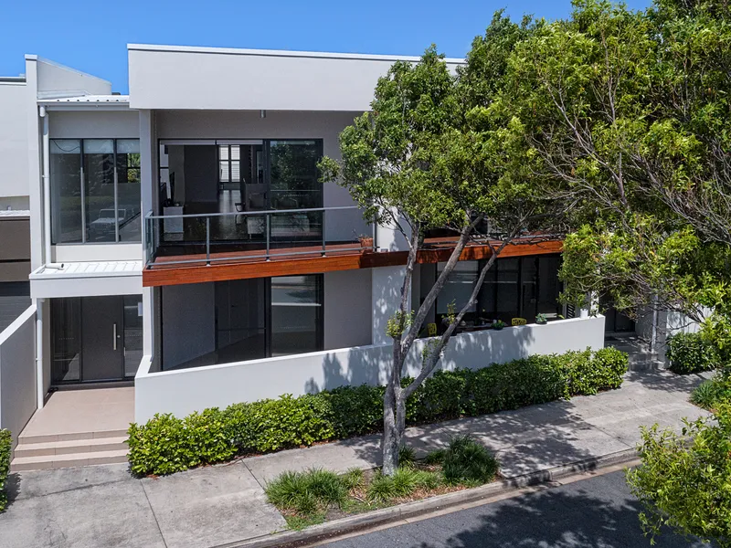 3 or 4 Bedroom Executive Living Villa with full Lake Views, Stunning Location. Exceptional investment property or owner occupier.