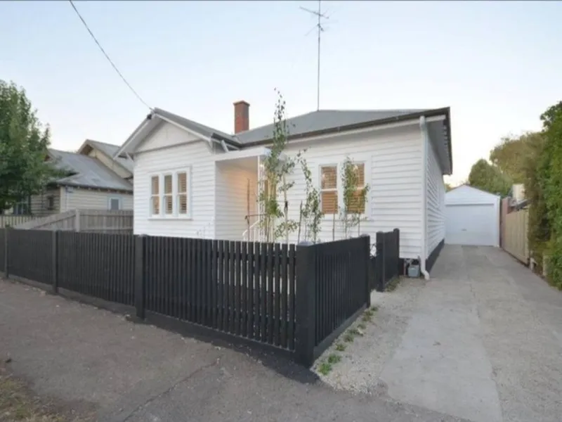 FULLY FURNISHED WALK TO HOSPITALS, CBD AND LAKE WENDOUREE