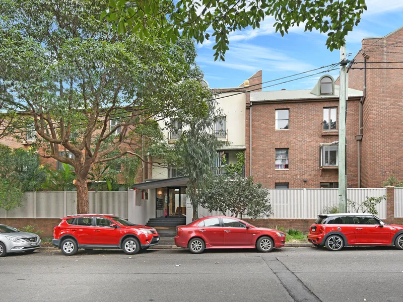 Rare opportunity to buy a clean slate in a sought-after security building near universities Broadway Shopping Centre.