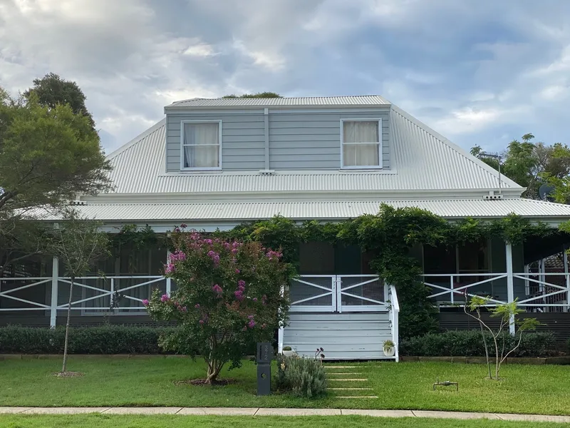 LAKESIDE FAMILY HOME *PETS ON APPLICATION*