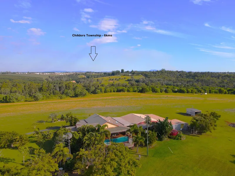 LARGE BEAUTIFUL FAMILY HOME ON 41 ACRES WITH ITS VERY OWN LANDING STRIP & HANGER