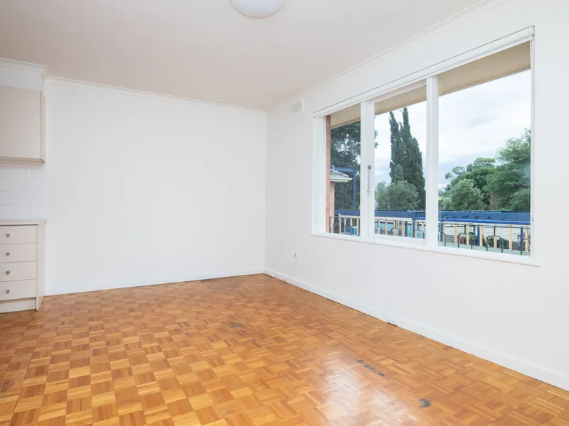 PERFECT POSITION! JUST RENOVATED!