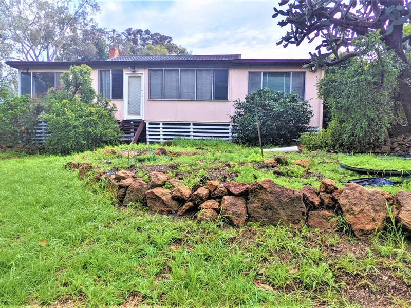 CHARACTER COTTAGE WITH SHED