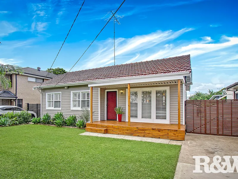 PERFECTLY PRESENTED FOR THE ENTERTAINER!