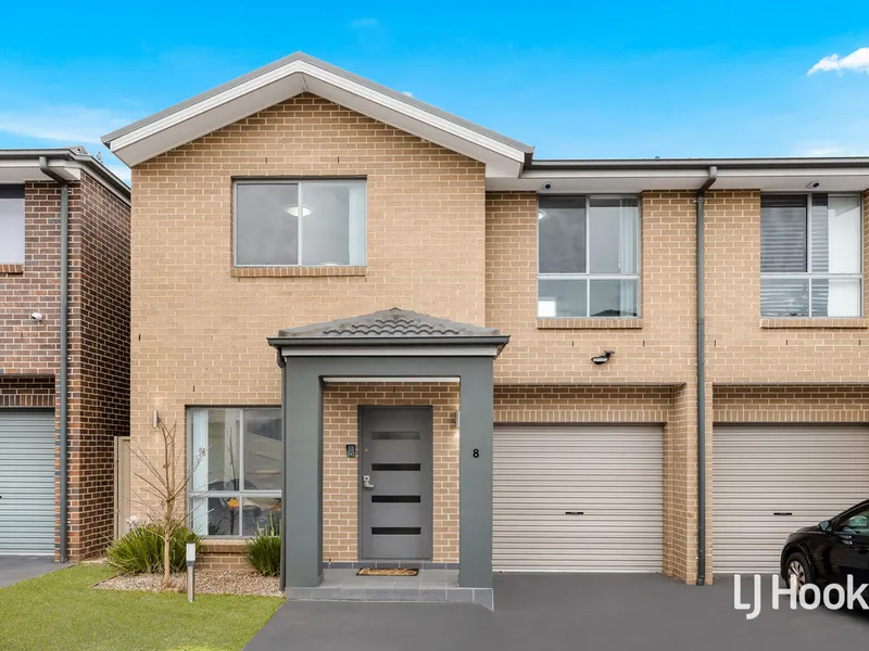 BEAUTIFUL TOWNHOUSE CLOSE TO SCHOFIELDS STATION & SCHOFIELDS VILLAGE